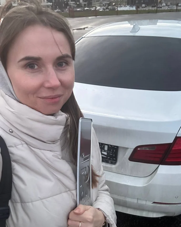 Светлана у новой BMW